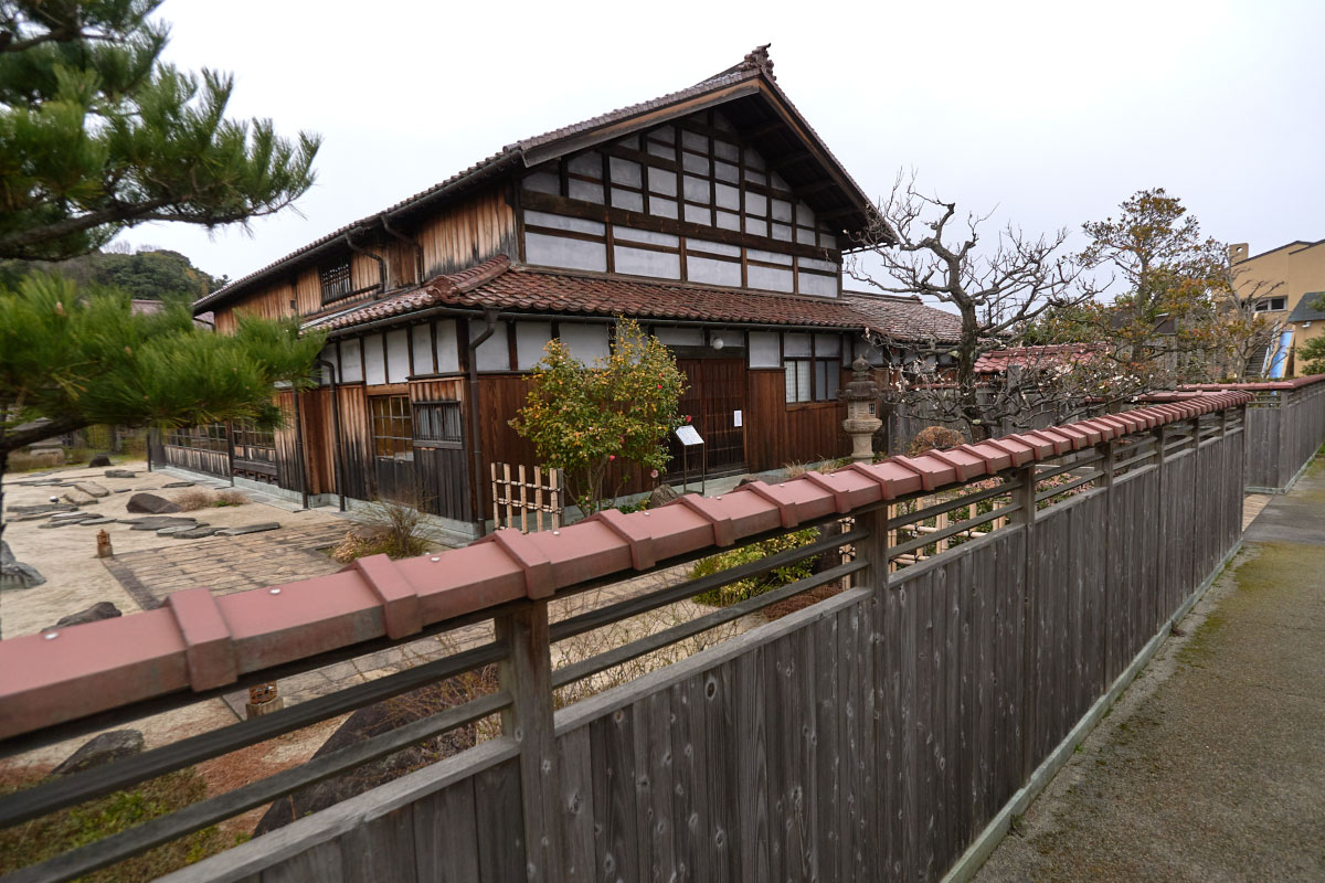 Reddish tile roof, one of the characteristics of Kitamaebune's architecture