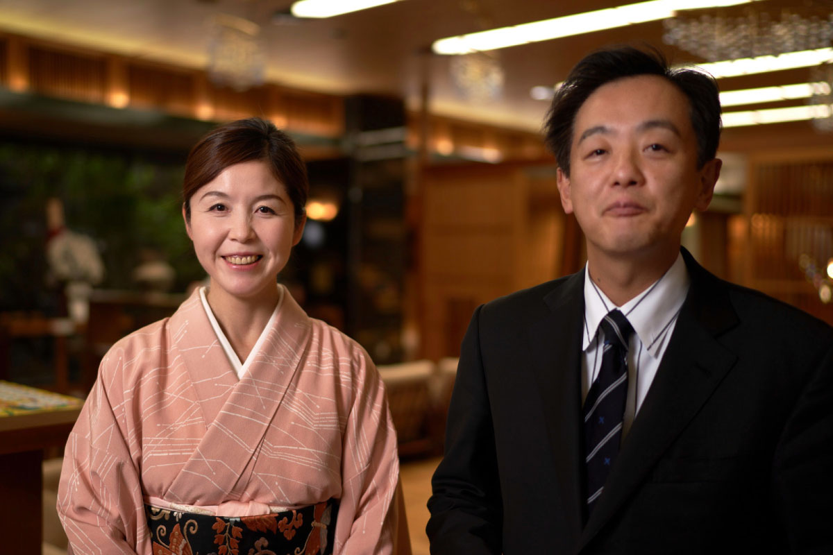 	Landlady WADA and her husband, the owner of Tachibana Shikitei.