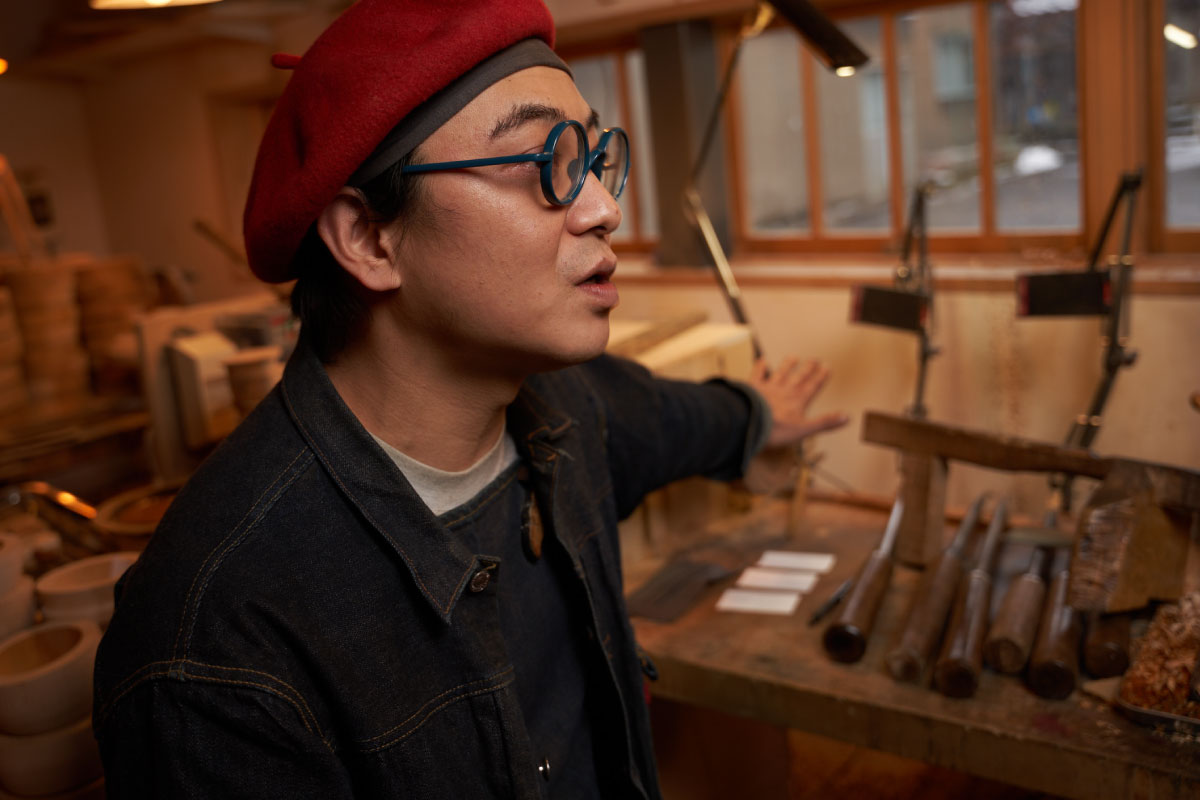 Mr. Sato, an artist and artisan who shares is passion of Yamanaka lacquerware