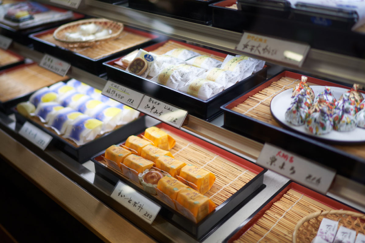 Several types of Wagashi such as manju are displayed.