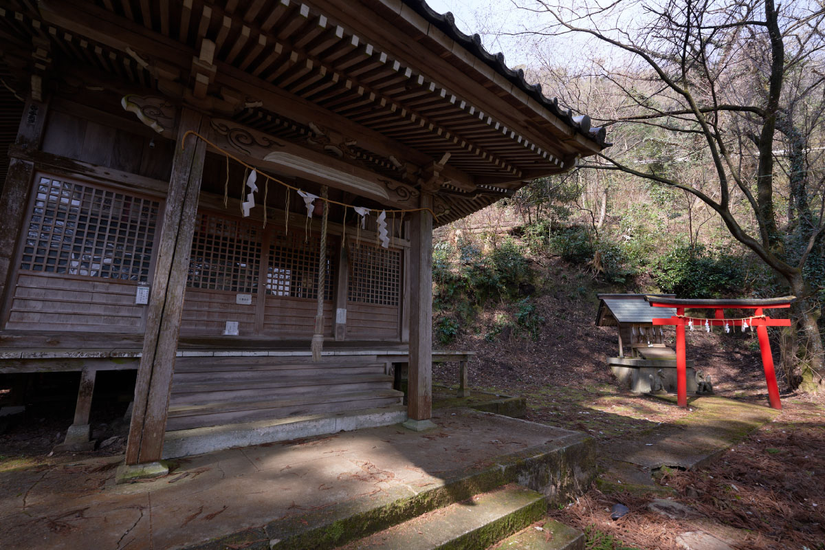 A red torii gate