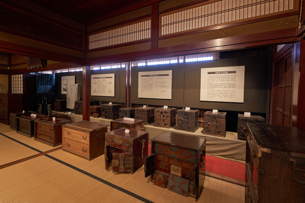 Wooden and iron chests were important objects for Kitamaebune ships