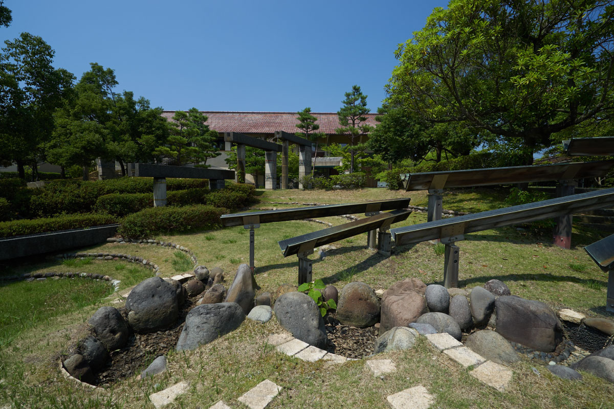 Kutani-yaki Art Museum's garden