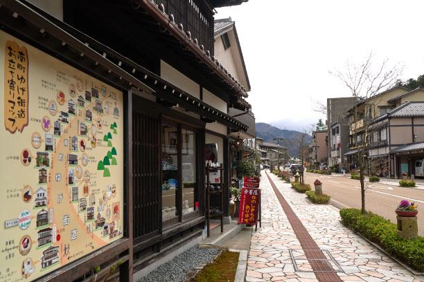 A main street in Yamanaka Onsen, it contains craft shops and atelier, café and some eatery