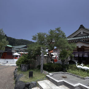 Kiku no Yu public bathhouse at Yamanaka Onsen